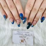 Blue gel nails with gold design in Berlin Zehlendorf at MC Nails & Beauty
