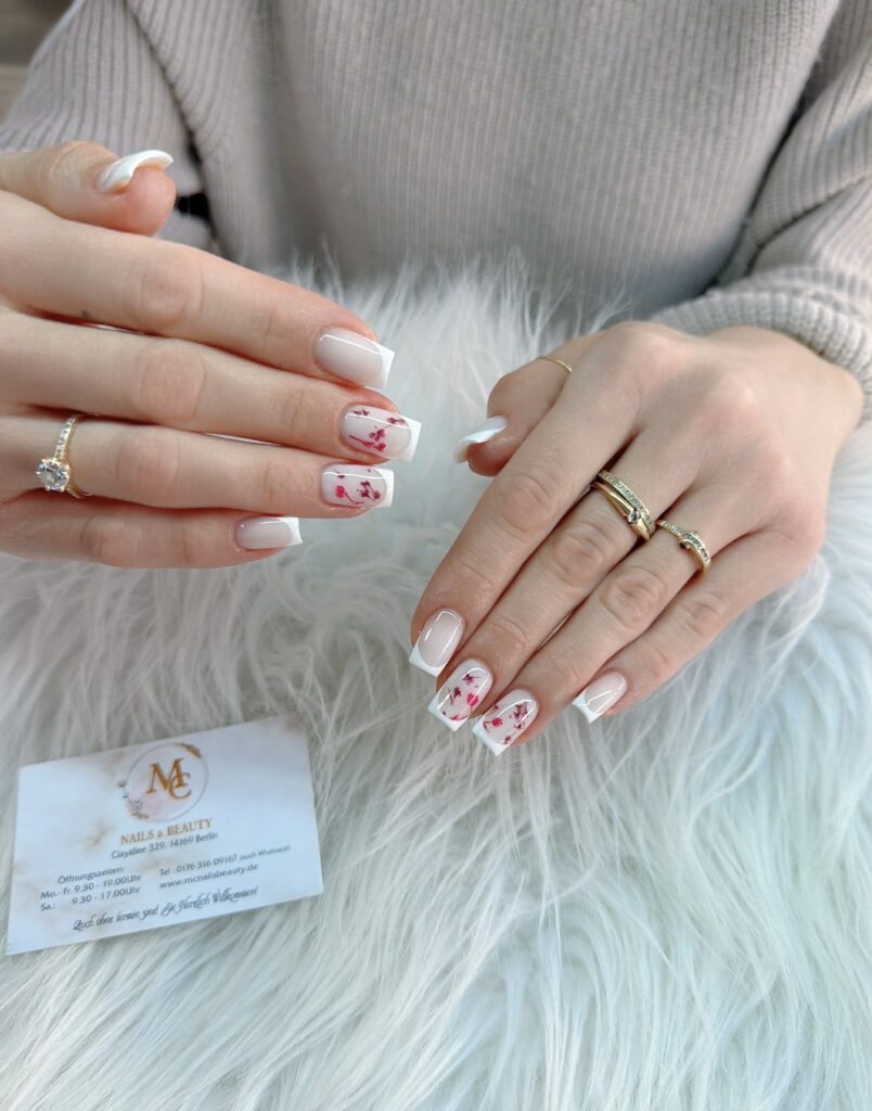 Nagel Studio Zehlendorf French Nails Blumen Design Berlin