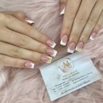Französische Maniküre mit 3D-Dekor: Elegant Nagelstudio Berlin Zehlendorf