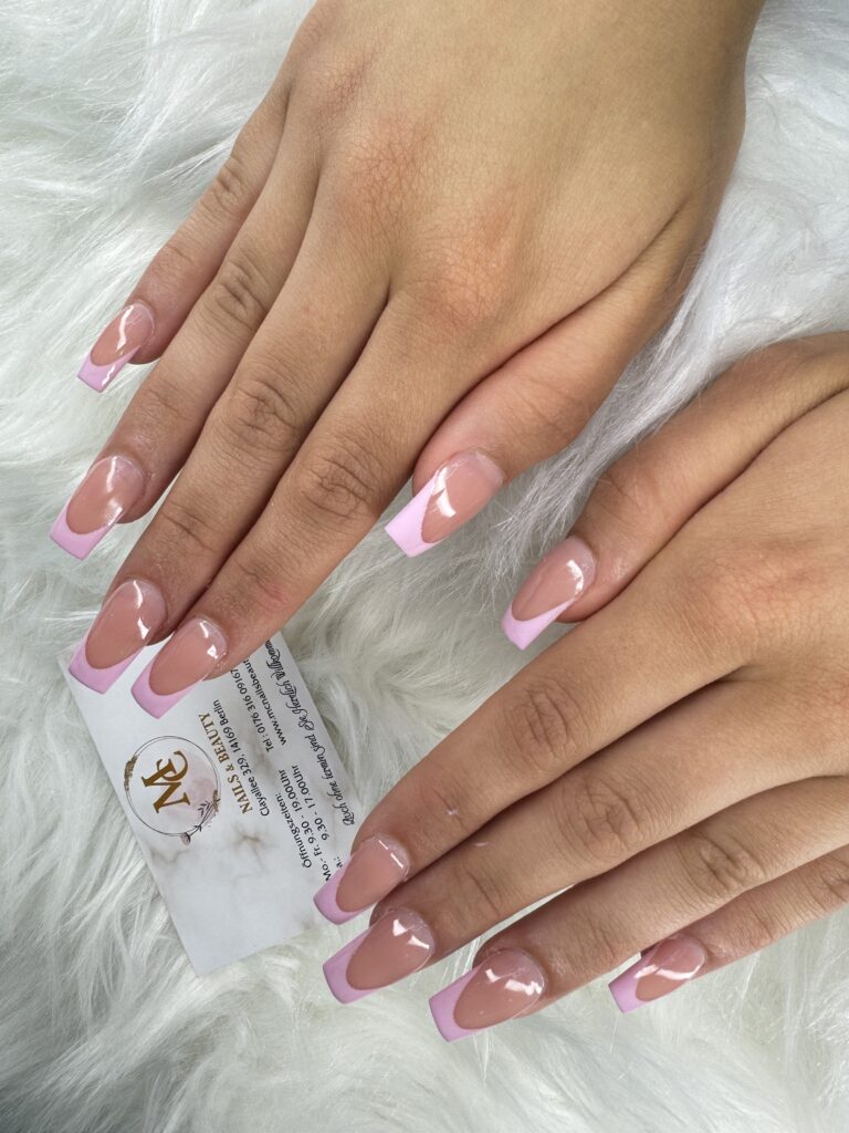 French Maniküre: Elegante French Nails & Reverse Trends in Berlin Zehlendorf