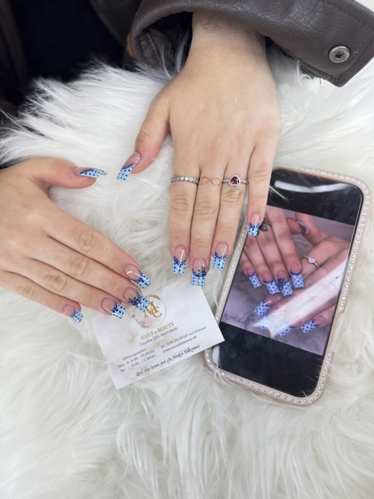 Französische Maniküre mit Nail Art: Luxus Nägel in Berlin Zehlendorf