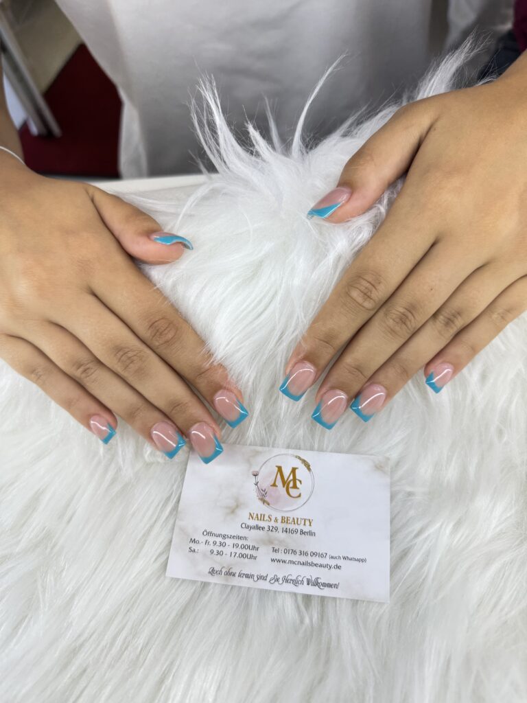 French Manicure & Colored Tip: Luxus Nail Design Berlin Zehlendorf