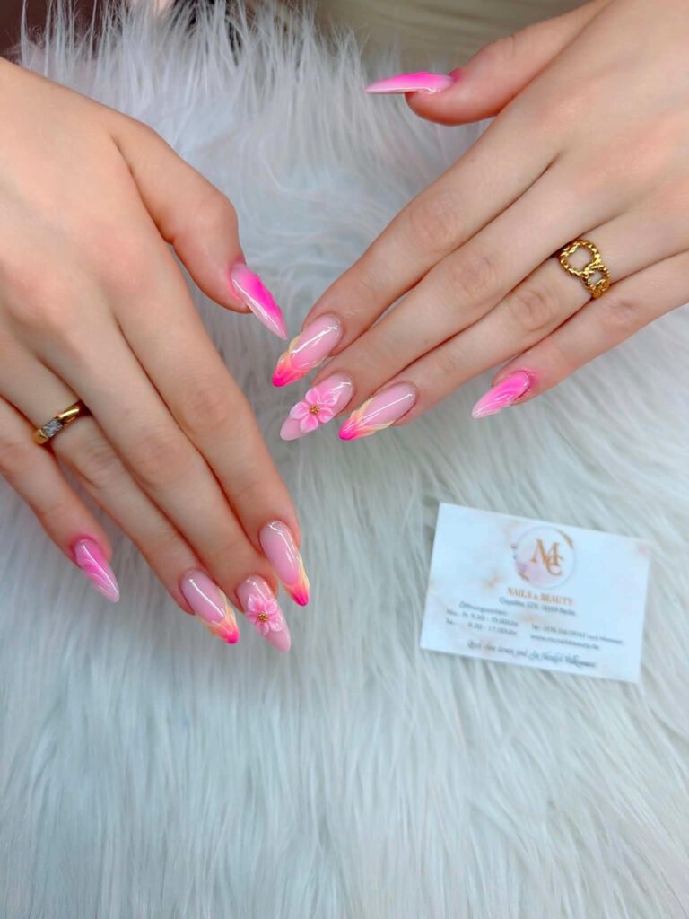 Ombré Nails mit 3D Blumenakzenten – Trendige Frühlingsnägel im Luxus Nagelstudio Berlin Zehlendorf