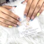 Luxus Nailstudio Berlin Zehlendorf: Handbemalte Frühlingsnägel mit Blumen